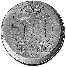Dezentrierte Prägung eines 50-Pfennig-Stückes der DDR